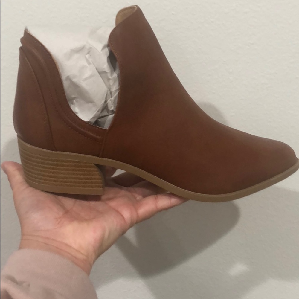 ✨Cognac Colored Brown Booties ✨